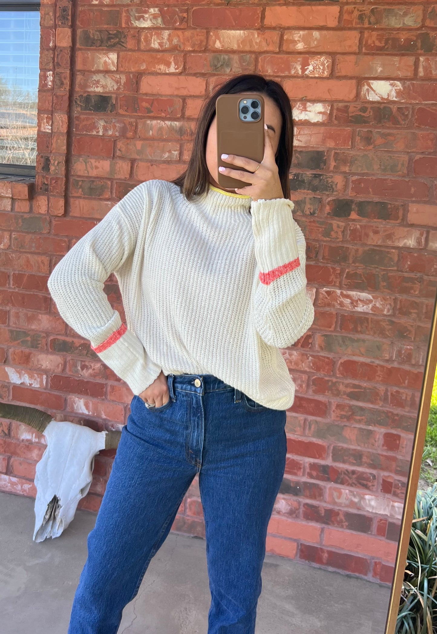 CONTRAST COLOR TIPPED MOCK NECK SWEATER
