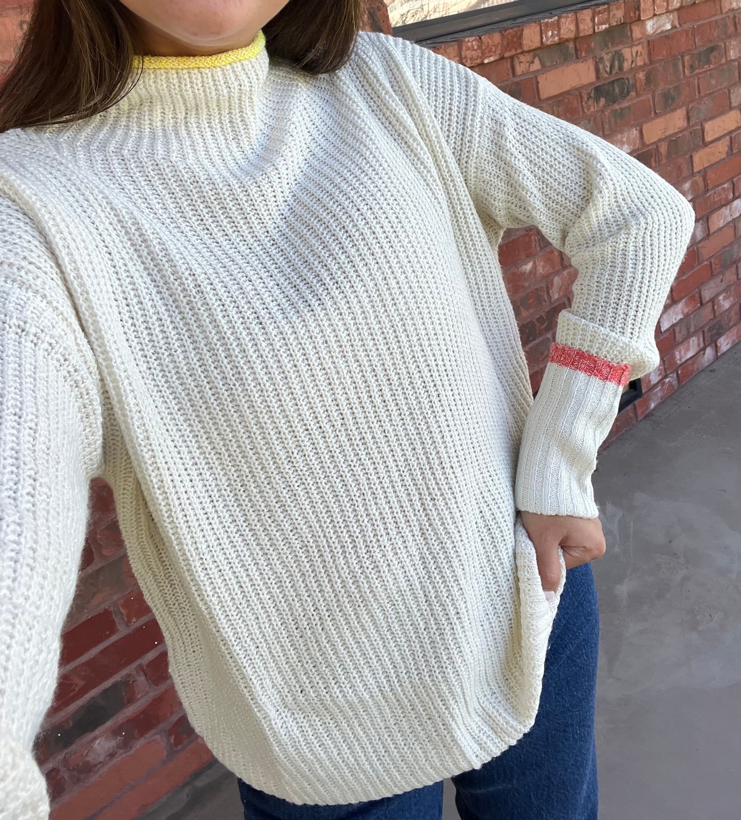 CONTRAST COLOR TIPPED MOCK NECK SWEATER